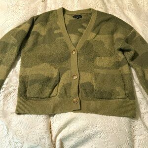 Lucky Brand Women’s Camo Sweater Button Down Lg